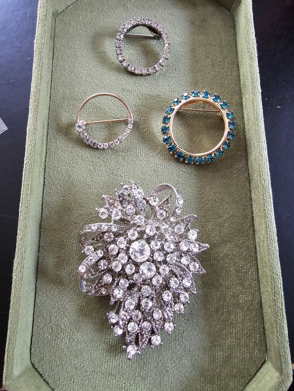 Lot Of Vintage Brooches
